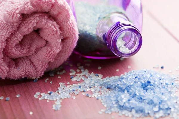 Kruiden zout en handdoek — Stockfoto