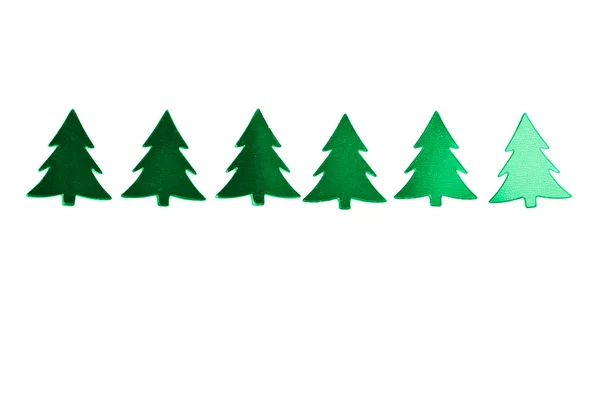 Wakacje zielone choinki na białym tle — Zdjęcie stockowe