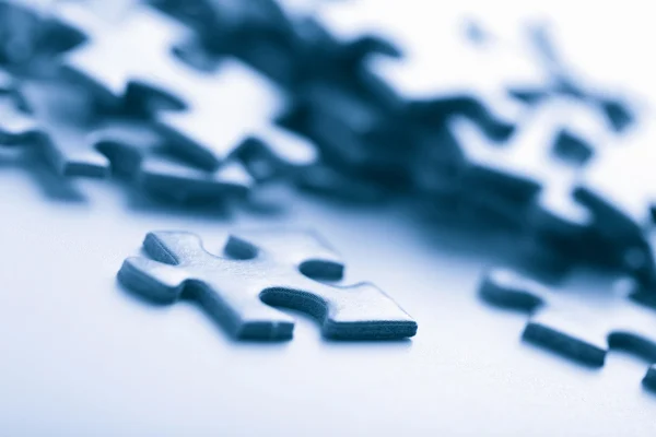 Blauwe puzzelstukjes — Stockfoto