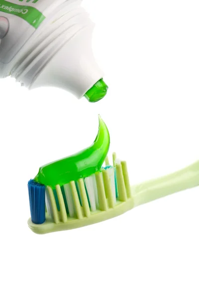 Pasta de dentes escova e tubo isolado — Fotografia de Stock