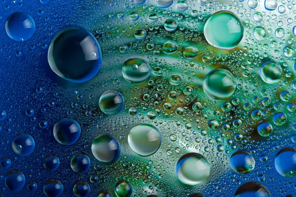 Kleurrijke waterdruppels achtergrond — Stockfoto