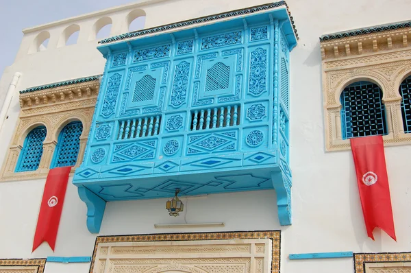 Maison traditionnelle blanche-bleue. kairouan — Photo