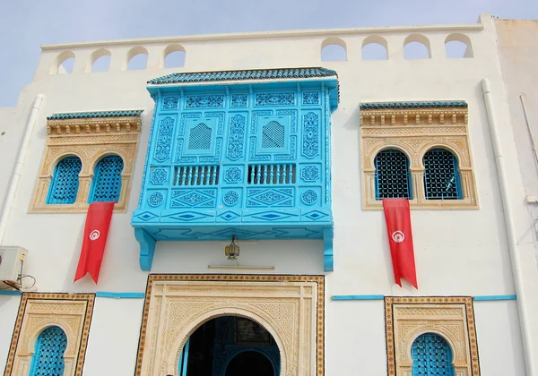 Tradiční bílo modrý dům. Kairouan — Stock fotografie