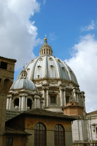 바티칸의 성 베드로 대성당 돔 — 스톡 사진