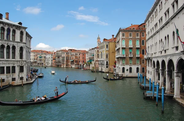 Kanal Venesia dan gondola — Stok Foto