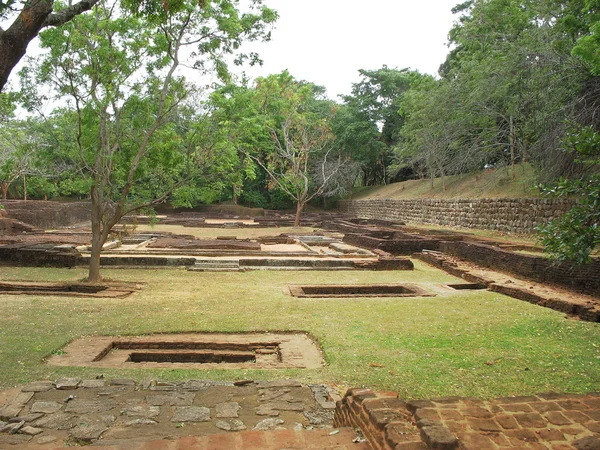 Ερείπια στο βράχο Σιρίγια σε kandy. — Φωτογραφία Αρχείου