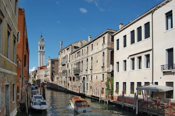 Canal no centro de Veneza . Imagens Royalty-Free