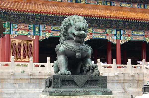 Chiny królewski brązowy lew — Zdjęcie stockowe