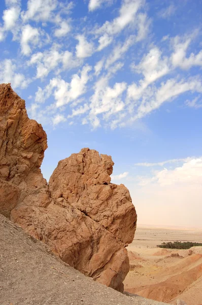 Oásis montanhoso na Tunísia . — Fotografia de Stock