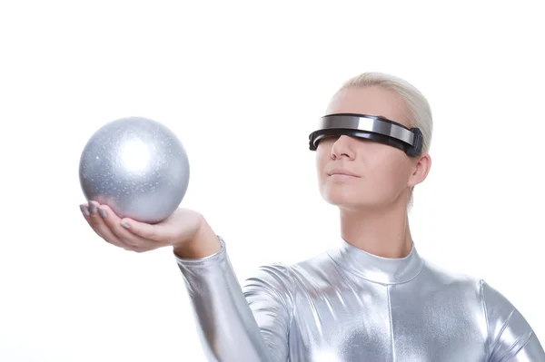 Cyber kobieta z srebra piłkę — Zdjęcie stockowe