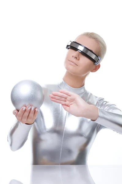 Mulher cibernética bonita com bola de prata — Fotografia de Stock