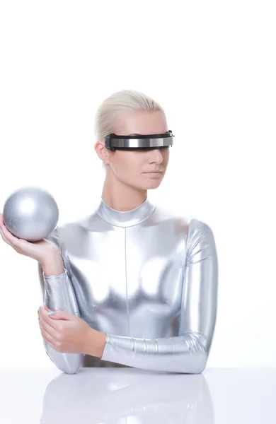 Hermosa mujer cibernética con bola de plata — Foto de Stock