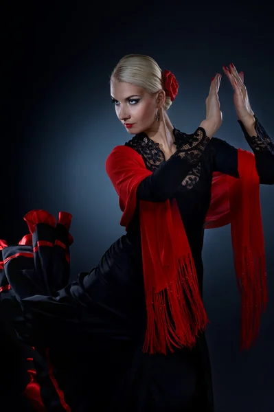Hermosa bailarina de flamenco — Foto de Stock