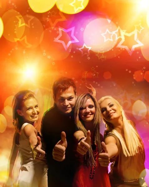 Happy vrienden in de night club — Stockfoto