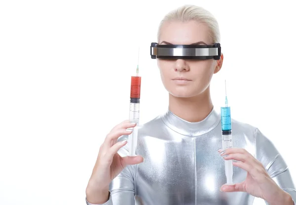 Cyber žena s jinou injekční stříkačkou — Stock fotografie