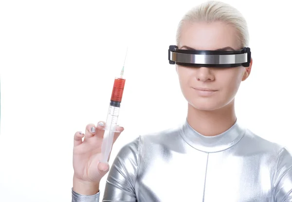 Krásný cyber žena s injekční stříkačkou — Stock fotografie
