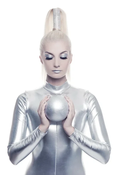 Mulher cibernética bonita com bola de prata — Fotografia de Stock