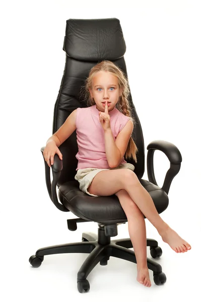 Menina Sentada Uma Cadeira — Fotografia de Stock