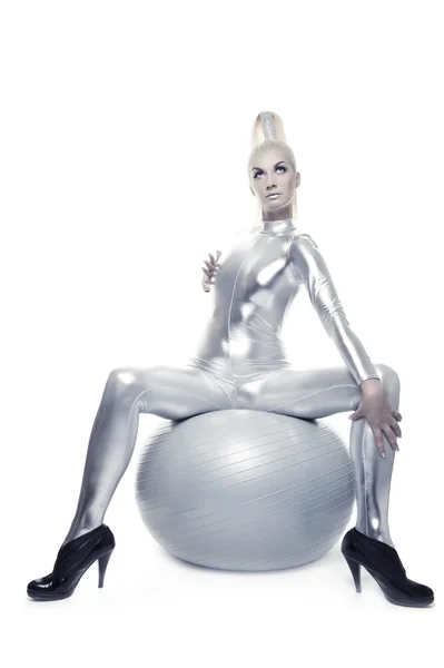 Mujer cibernética sentada en una bola de plata —  Fotos de Stock