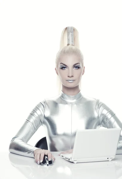 Siber kadın onu laptop çalışma — Stok fotoğraf