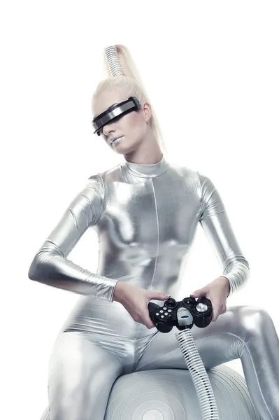 Кібер-жінка грає у відеогру — стокове фото