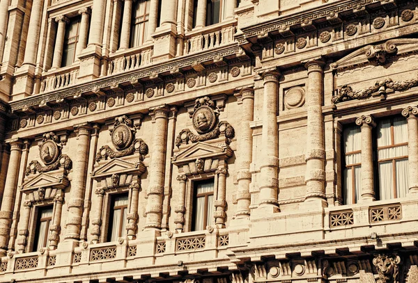 Fragmento do edifício (Roma, Itália ) — Fotografia de Stock