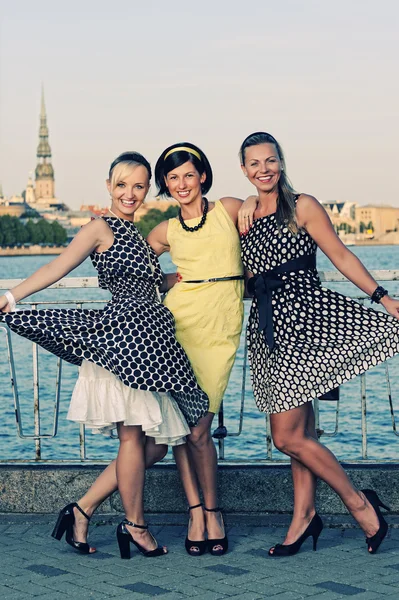Tres Hermosas Mujeres Aire Libre —  Fotos de Stock