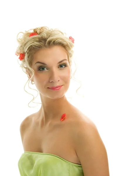 Mladá žena s čerstvou jarní květy — Stock fotografie