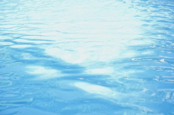 青い水の背景の写真 — ストック写真