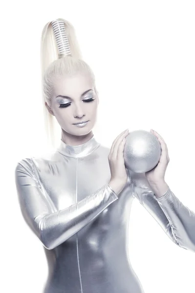 銀のボールとサイバーの女性 — ストック写真