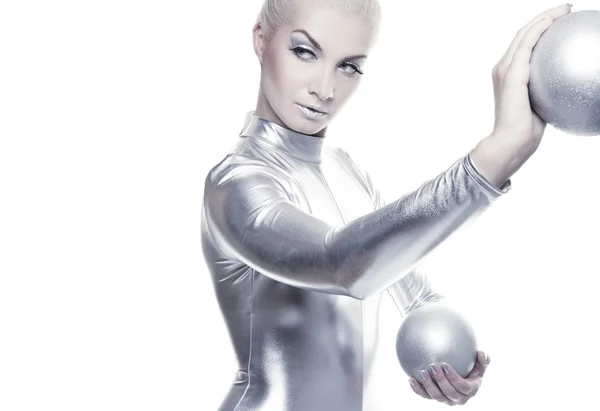 Mujer cibernética con bolas de plata — Foto de Stock