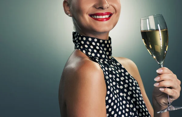 Schöne Frau Mit Einem Glas Champagner — Stockfoto