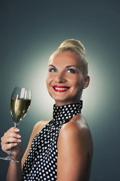 Vacker Kvinna Med Ett Glas Champagne — Stockfoto