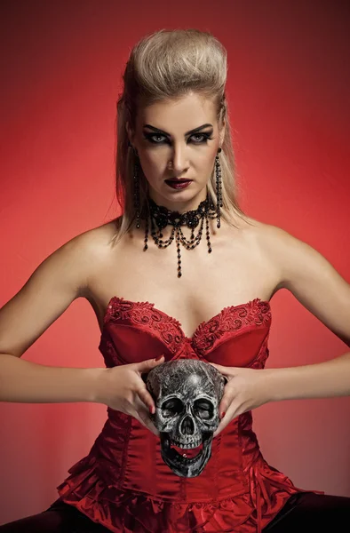 Witch with a scull — Stock Photo, Image
