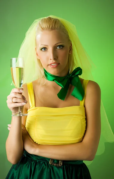 Novia con una copa de champán — Foto de Stock