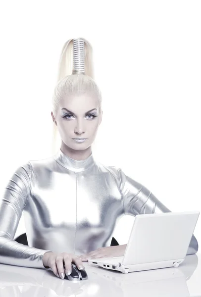 Cyber kobieta pracuje na jej laptopie — Zdjęcie stockowe