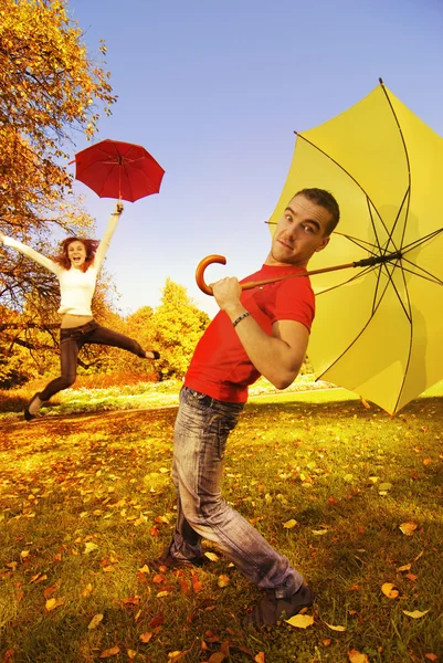 Funny Couple Umbrellas Autumn Background — Stock Photo, Image