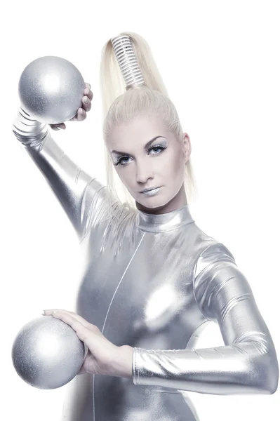 Cyber-Frau mit Silberkugeln — Stockfoto