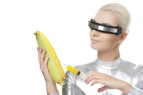 Mujer cibernética tomando vitaminas — Foto de Stock