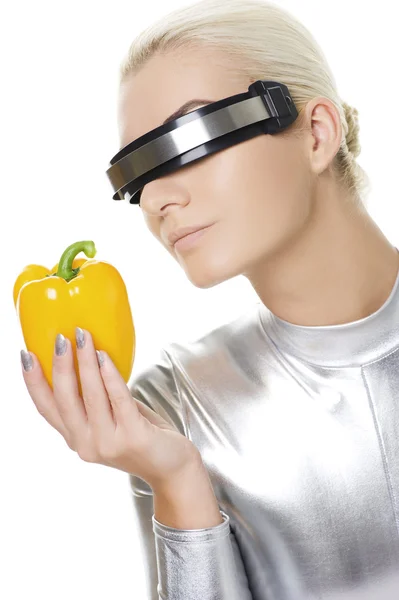 Mulher cibernética com pimenta doce — Fotografia de Stock