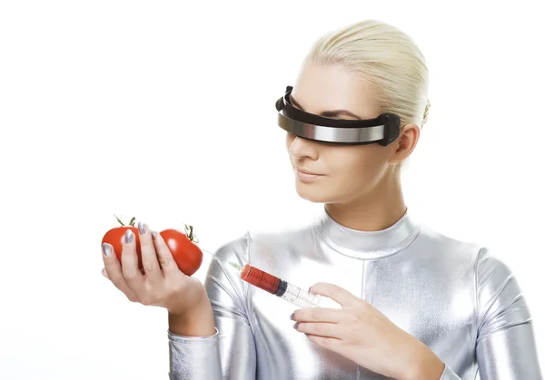Mujer cibernética tomando vitaminas — Foto de Stock