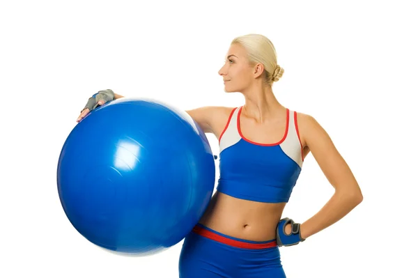 Nő edző, fitness labda tartó — Stock Fotó