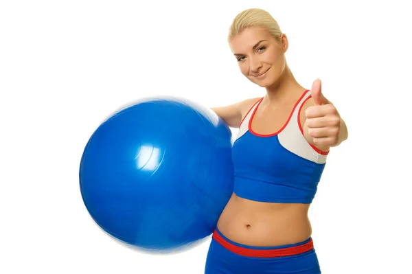 Trener kobieta trzymając piłkę fitness — Zdjęcie stockowe
