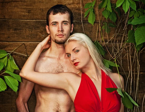 Sexy casal no amor ao ar livre — Fotografia de Stock