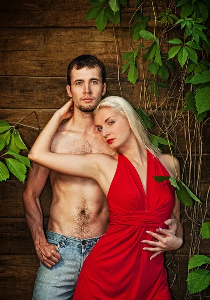 Seksi çift açık havada aşk — Stok fotoğraf