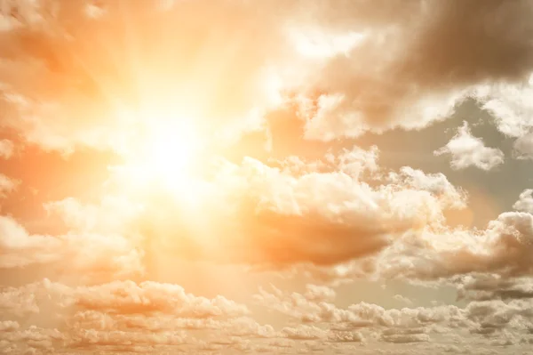 Солнечный вид на небо — стоковое фото