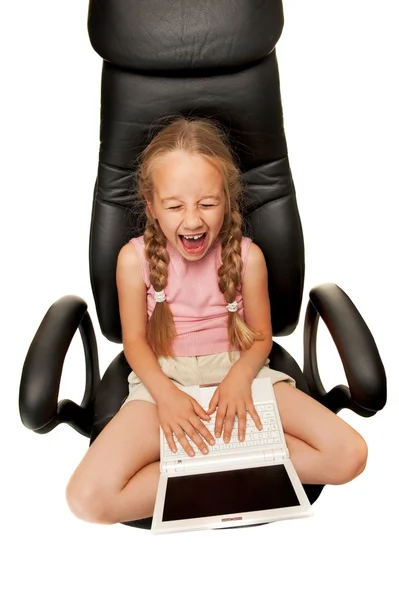 Chica joven divertida con ordenador portátil —  Fotos de Stock