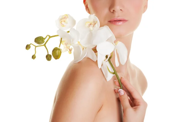 Krásná žena s orchidej květiny — Stock fotografie
