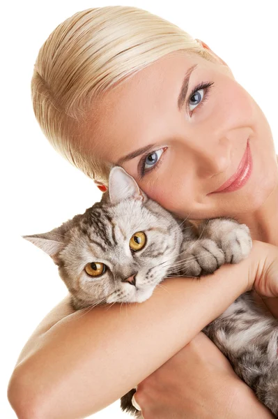 Jovem mulher com gatinho adorável — Fotografia de Stock