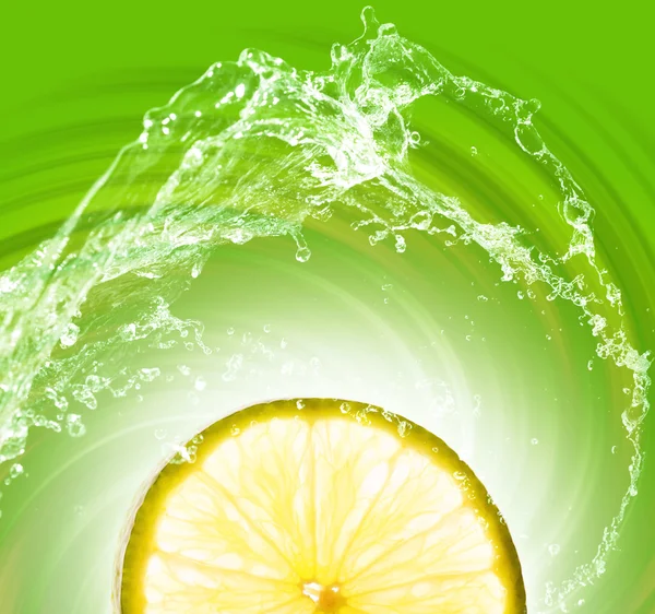 Fatia de limão em fundo abstrato — Fotografia de Stock